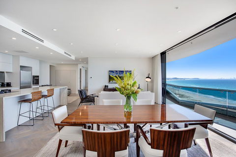 Iconic Kirra Beach Resort - VIC Tourism 25