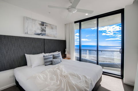 Iconic Kirra Beach Resort - VIC Tourism 22