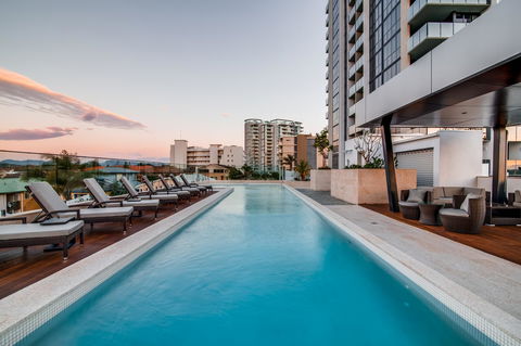Iconic Kirra Beach Resort - VIC Tourism 15