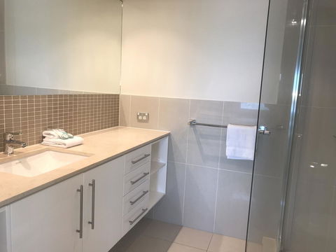 Proximity Waterfront Apartments - VIC Tourism 11