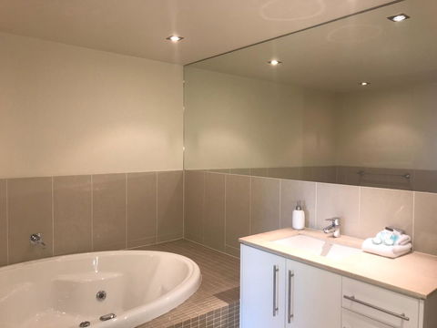 Proximity Waterfront Apartments - VIC Tourism 12