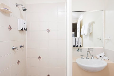 Park Regis Anchorage - VIC Tourism 9