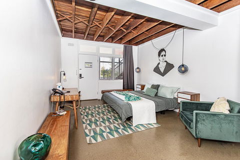 The Pink Hotel Coolangatta - VIC Tourism 23