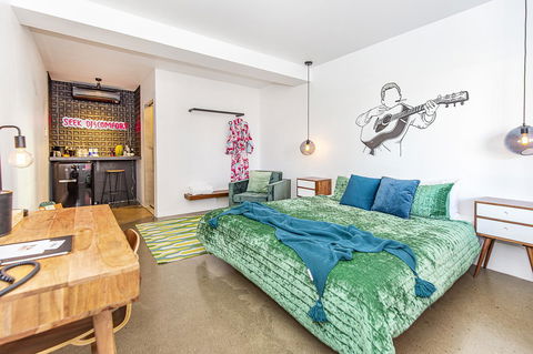 The Pink Hotel Coolangatta - VIC Tourism 27