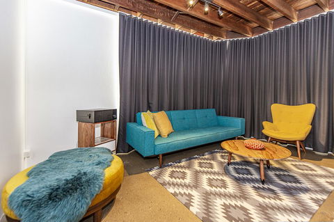 The Pink Hotel Coolangatta - VIC Tourism 21