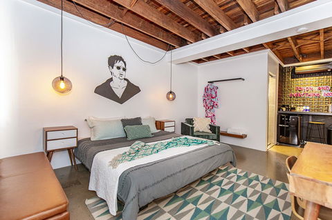 The Pink Hotel Coolangatta - VIC Tourism 24