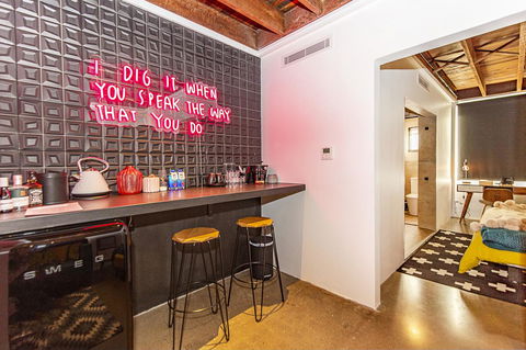 The Pink Hotel Coolangatta - VIC Tourism 20