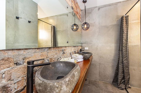 The Pink Hotel Coolangatta - VIC Tourism 8