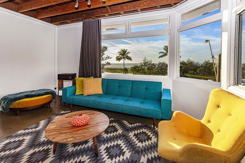 The Pink Hotel Coolangatta - VIC Tourism 16