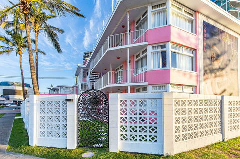 The Pink Hotel Coolangatta - VIC Tourism 1