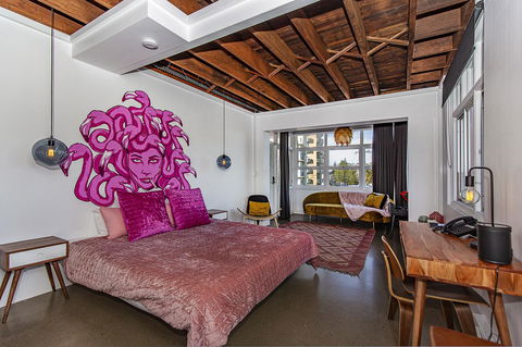 The Pink Hotel Coolangatta - VIC Tourism 33