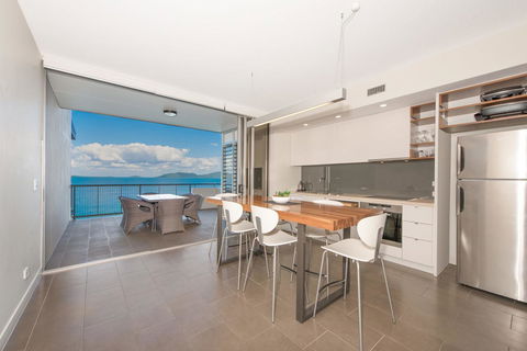 1 Bright Point Apartment 4501 - VIC Tourism 2