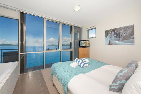 1 Bright Point Apartment 4501 - VIC Tourism 3