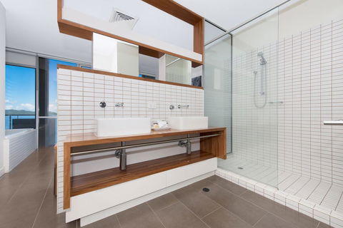 1 Bright Point Apartment 4501 - VIC Tourism 7