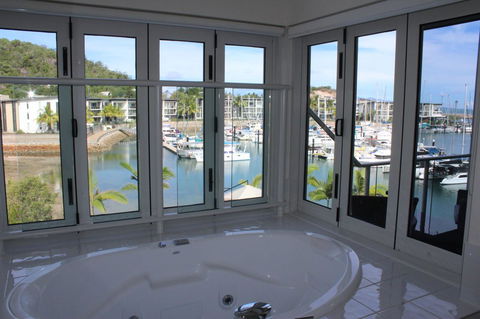 Beachside Apartment 17 - VIC Tourism 1