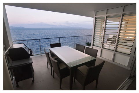 1 Bright Point Apartment 5201 - VIC Tourism 5