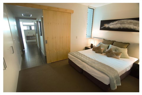1 Bright Point Apartment 5201 - VIC Tourism 10