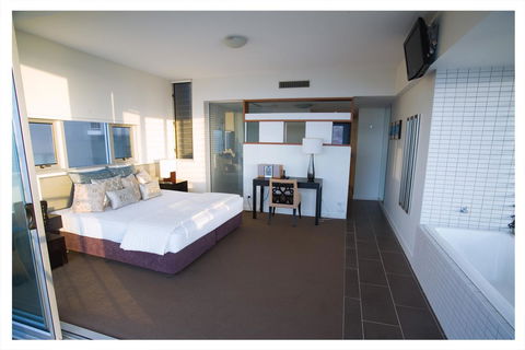 1 Bright Point Apartment 5201 - VIC Tourism 6