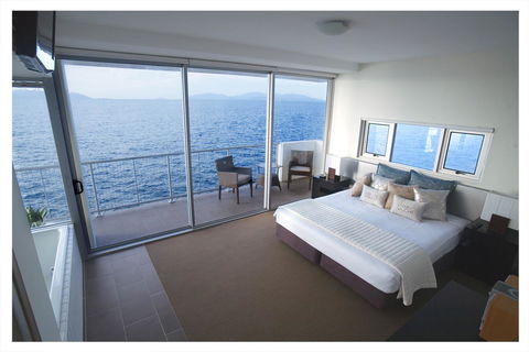 1 Bright Point Apartment 5201 - VIC Tourism 0