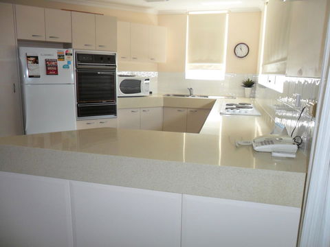 Grosvenor Beachfront Apartments Surfers Paradise - VIC Tourism 15