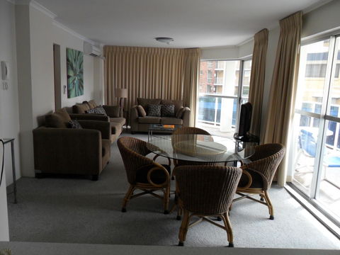 Grosvenor Beachfront Apartments Surfers Paradise - VIC Tourism 23