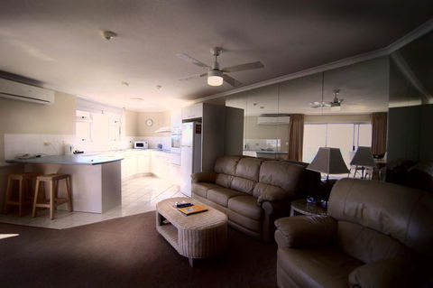Grosvenor Beachfront Apartments Surfers Paradise - VIC Tourism 9