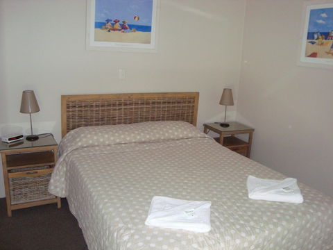 Grosvenor Beachfront Apartments Surfers Paradise - VIC Tourism 13