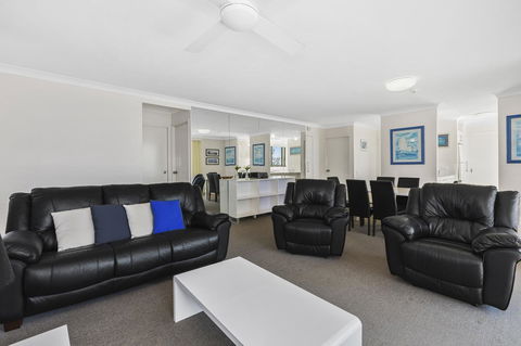 Columbia Beachfront Apartments On Rainbow Bay - VIC Tourism 21
