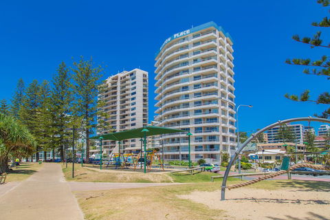 Columbia Beachfront Apartments On Rainbow Bay - VIC Tourism 3
