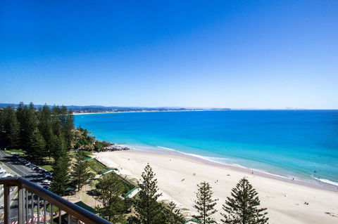 Columbia Beachfront Apartments On Rainbow Bay - VIC Tourism 1