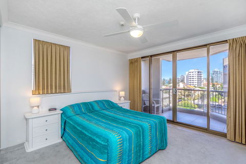 Columbia Beachfront Apartments On Rainbow Bay - VIC Tourism 17