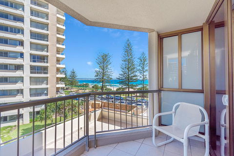 Columbia Beachfront Apartments On Rainbow Bay - VIC Tourism 14