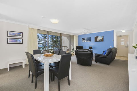 Columbia Beachfront Apartments On Rainbow Bay - VIC Tourism 23
