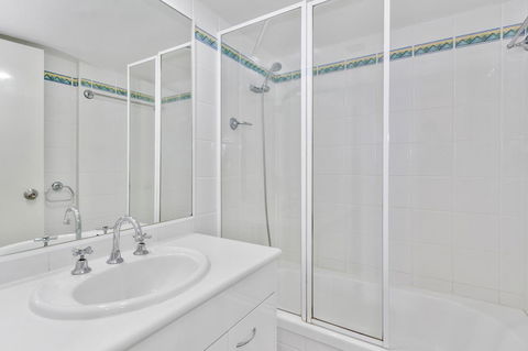 Columbia Beachfront Apartments On Rainbow Bay - VIC Tourism 37