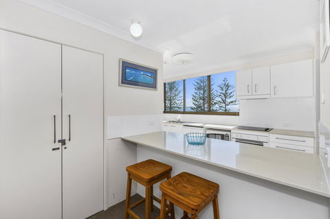 Columbia Beachfront Apartments On Rainbow Bay - VIC Tourism 22