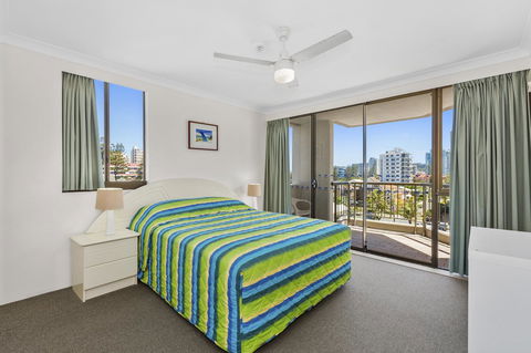 Columbia Beachfront Apartments On Rainbow Bay - VIC Tourism 20