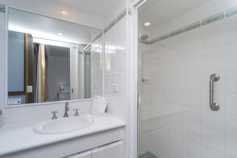 Columbia Beachfront Apartments On Rainbow Bay - VIC Tourism 16