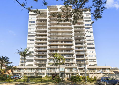 Columbia Beachfront Apartments On Rainbow Bay - VIC Tourism 4