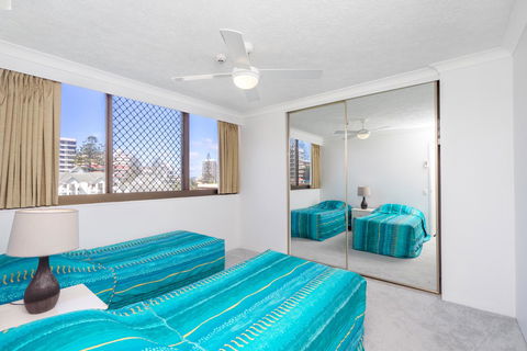 Columbia Beachfront Apartments On Rainbow Bay - VIC Tourism 11