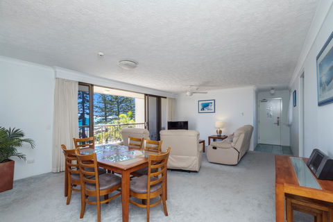 Columbia Beachfront Apartments On Rainbow Bay - VIC Tourism 13