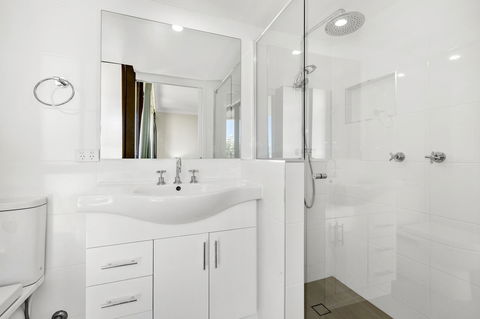Columbia Beachfront Apartments On Rainbow Bay - VIC Tourism 19
