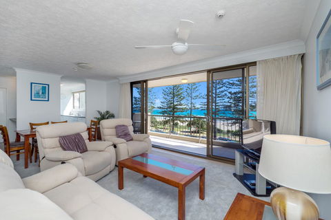 Columbia Beachfront Apartments On Rainbow Bay - VIC Tourism 12