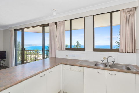 Columbia Beachfront Apartments On Rainbow Bay - VIC Tourism 38