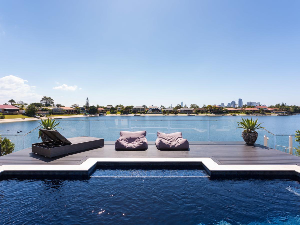 Mermaid Waters QLD VIC Tourism