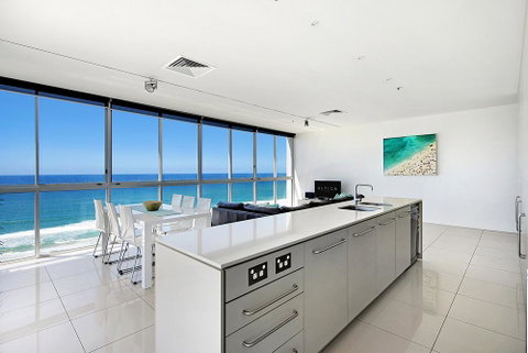 ULTIQA Air On Broadbeach - VIC Tourism 1