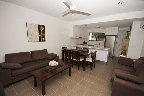 Woodville Beach Townhouse 5 - VIC Tourism 1