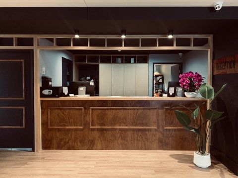 Woodroffe Hotel - VIC Tourism 1
