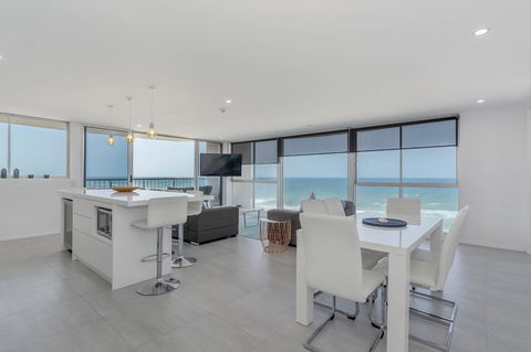 Golden Sands On The Beach - Absolute Beachfront Apartments - VIC Tourism 6