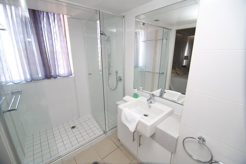 Oceania On Burleigh Beach - VIC Tourism 15