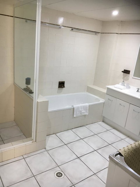 Oceania On Burleigh Beach - VIC Tourism 37